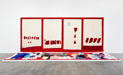 Abdoulaye Konaté, Bosnie Angola Rwanda 1995. Textile wall piece: 246 x 592 cm / (96? x 233? in) / floor piece: 100 x 592 cm / (39? x 233? in) Photo: Christian Gläser